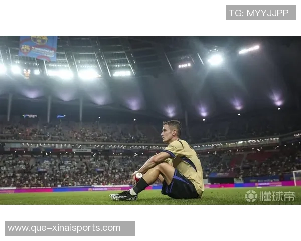 每体报道巴萨18岁后卫埃斯帕特训练中受伤，将缺阵约两个月的背后故事